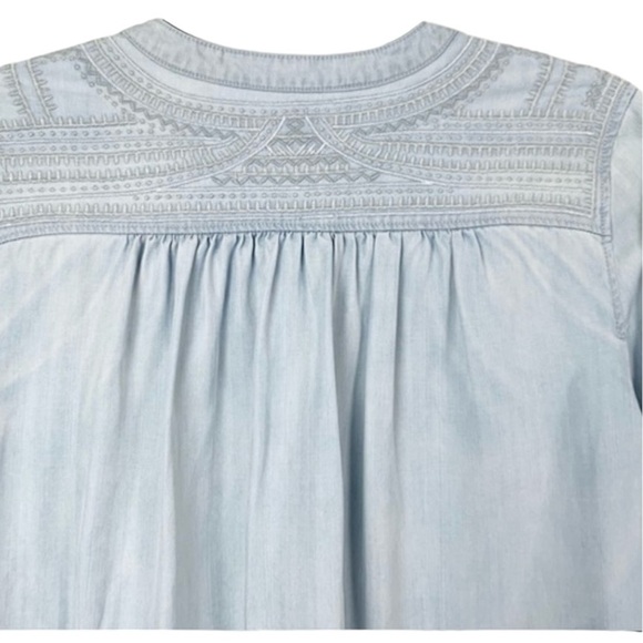 Holding Horses Anthropolgie Lightweight Embroidered Chambray Button Down Size XS - Picture 2 of 4